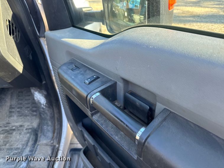 image for item EA2001 2016 Ford F450 flatbed truck