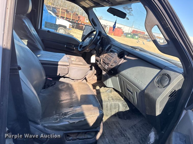 image for item EA2001 2016 Ford F450 flatbed truck