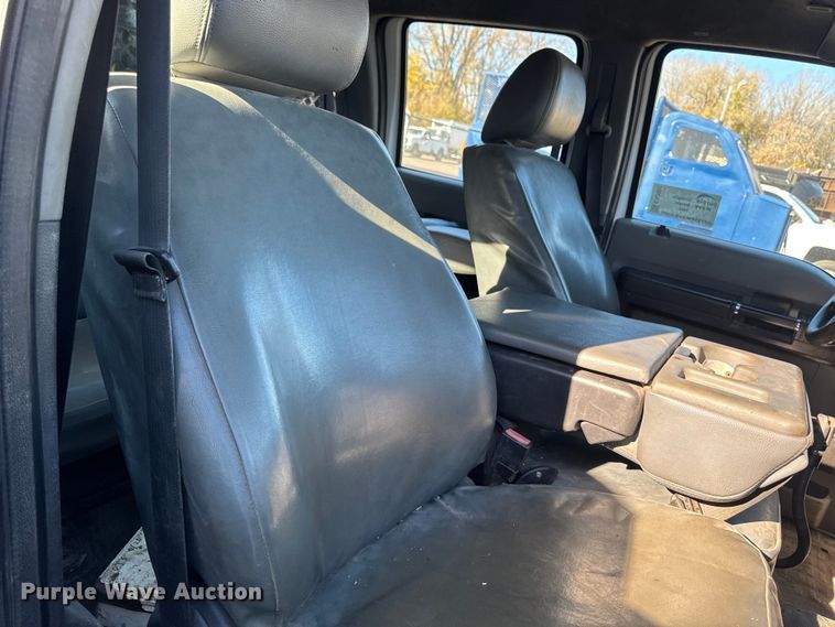 image for item EA2001 2016 Ford F450 flatbed truck