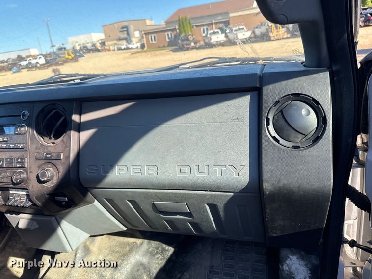 image for item EA2001 2016 Ford F450 flatbed truck