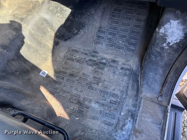 image for item EA2001 2016 Ford F450 flatbed truck