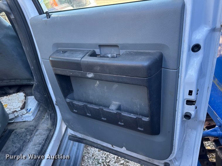 image for item EA2001 2016 Ford F450 flatbed truck