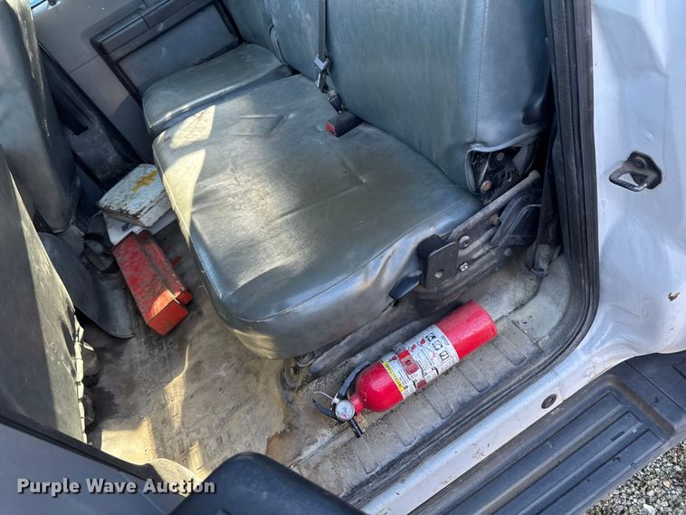 image for item EA2001 2016 Ford F450 flatbed truck