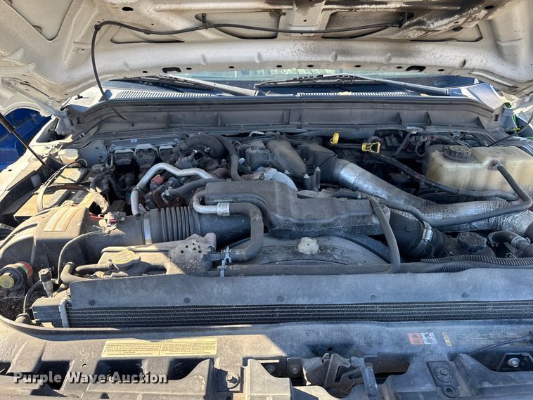 image for item EA2001 2016 Ford F450 flatbed truck