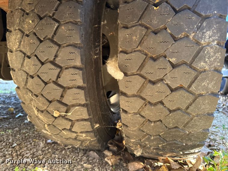 image for item EA2001 2016 Ford F450 flatbed truck