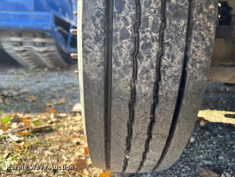 image for item EA2001 2016 Ford F450 flatbed truck