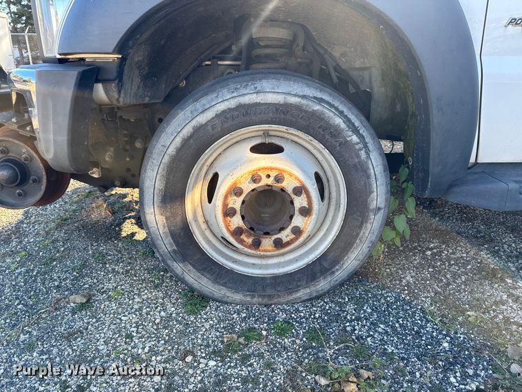 image for item EA2001 2016 Ford F450 flatbed truck