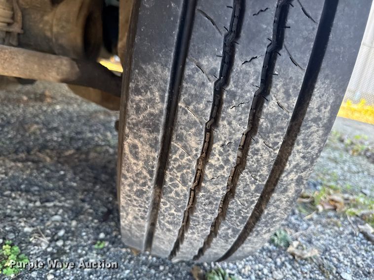 image for item EA2001 2016 Ford F450 flatbed truck