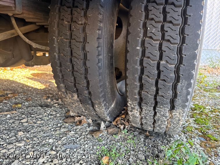 image for item EA2001 2016 Ford F450 flatbed truck