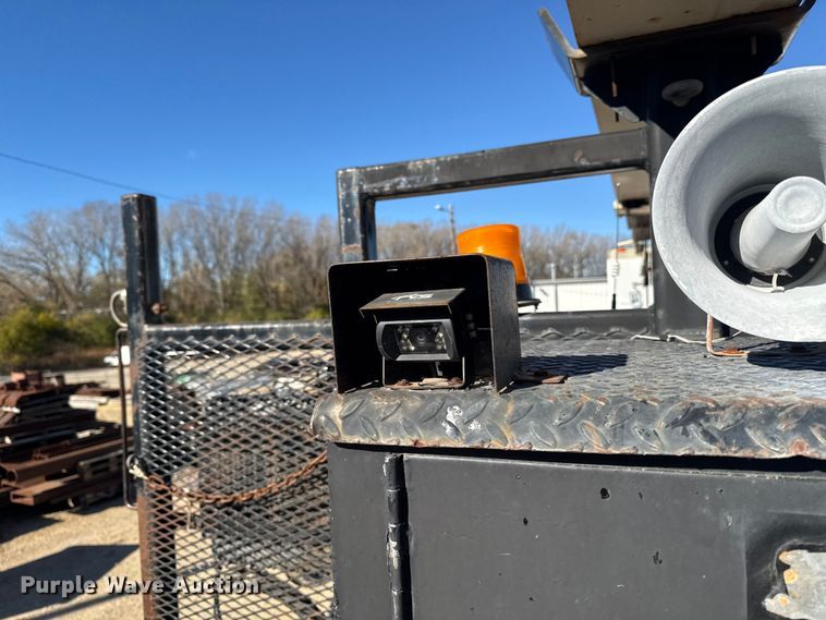 image for item EA2003 2003 Mack RB688S crane truck