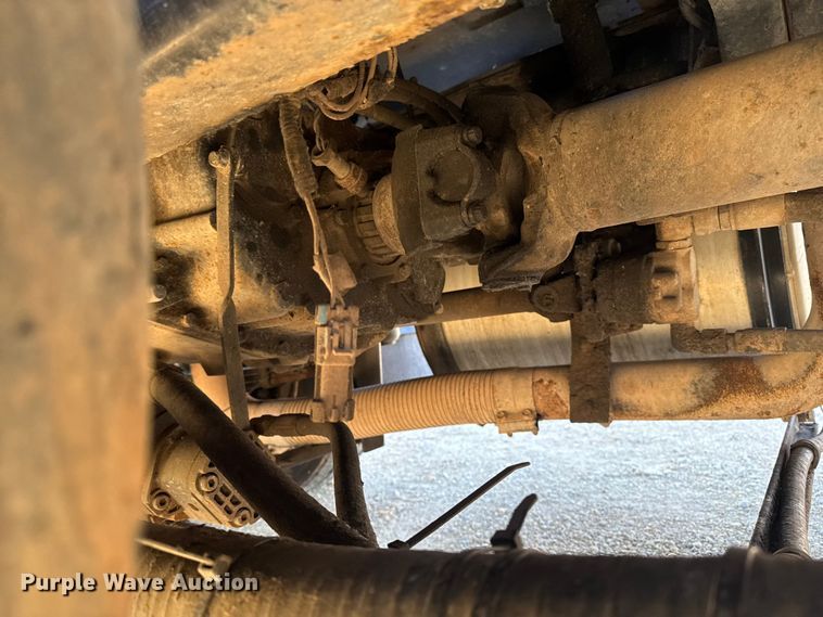 image for item EA2003 2003 Mack RB688S crane truck