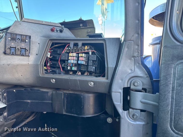 image for item EA2003 2003 Mack RB688S crane truck