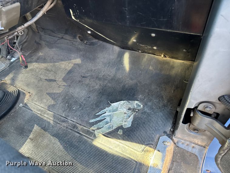 image for item EA2003 2003 Mack RB688S crane truck