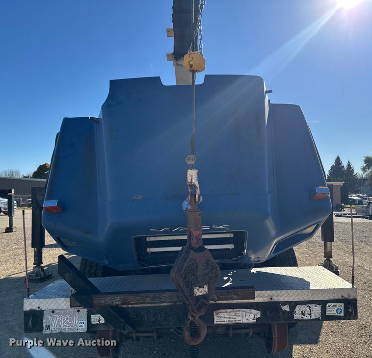 image for item EA2003 2003 Mack RB688S crane truck