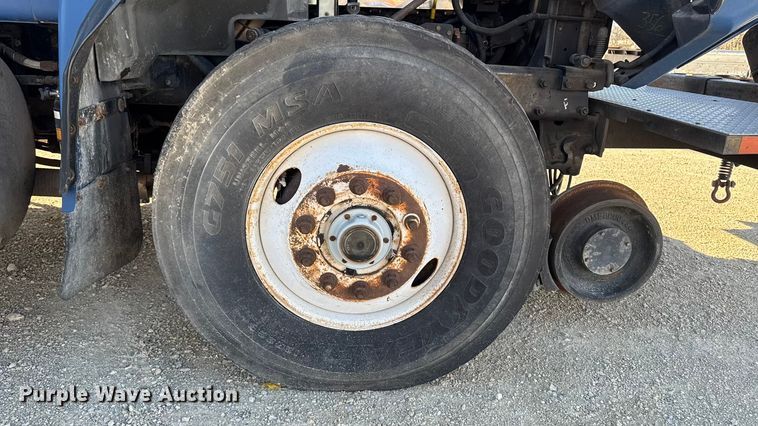 image for item EA2003 2003 Mack RB688S crane truck