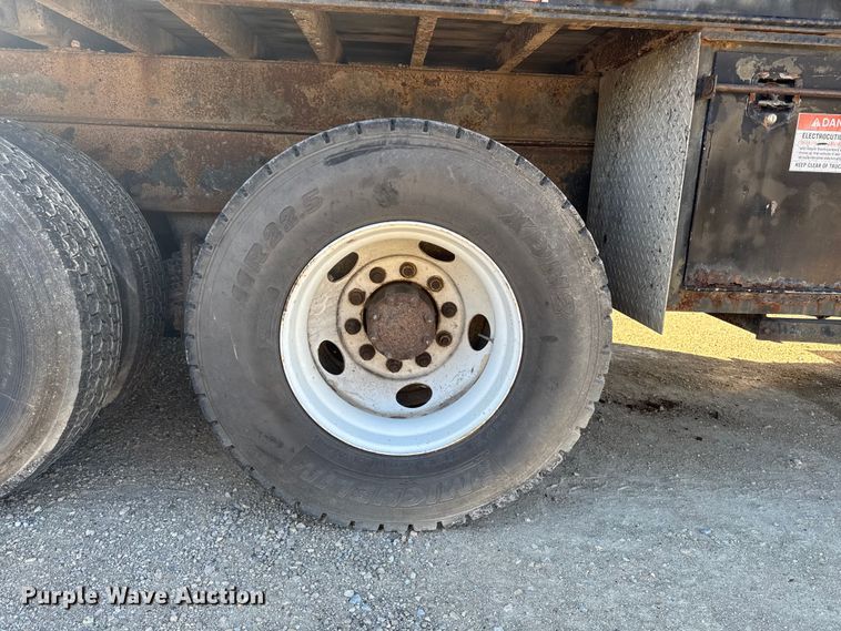 image for item EA2003 2003 Mack RB688S crane truck