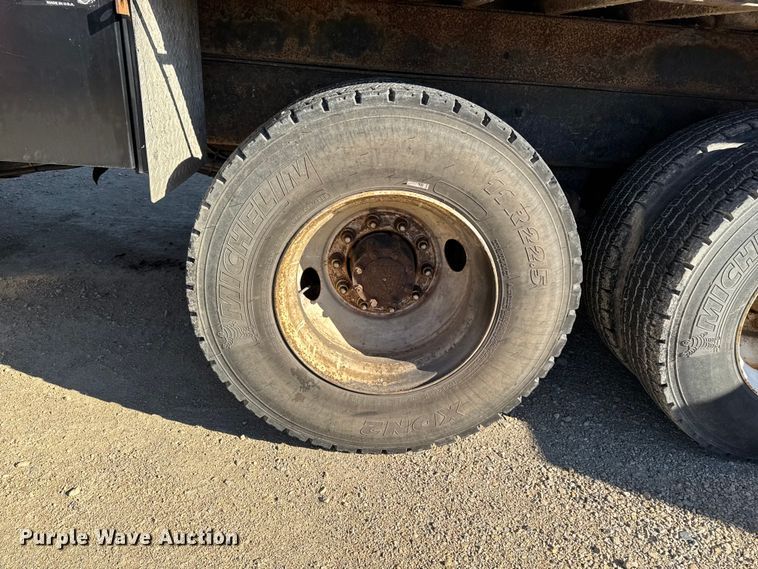 image for item EA2003 2003 Mack RB688S crane truck