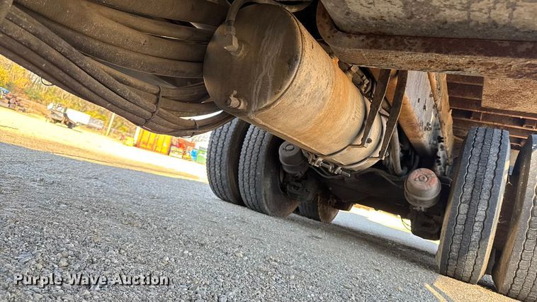 image for item EA2004 1996 Mack RB690S crane truck