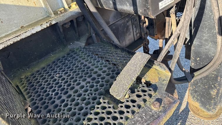 image for item EA2004 1996 Mack RB690S crane truck