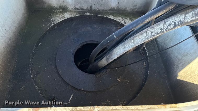 image for item EA2004 1996 Mack RB690S crane truck