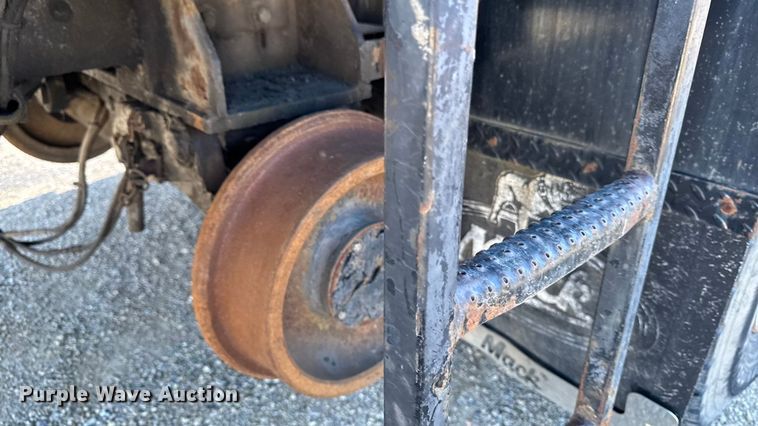 image for item EA2004 1996 Mack RB690S crane truck