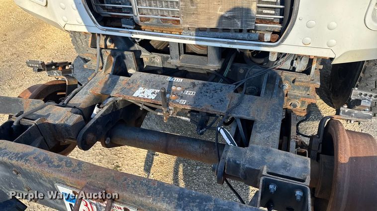 image for item EA2004 1996 Mack RB690S crane truck