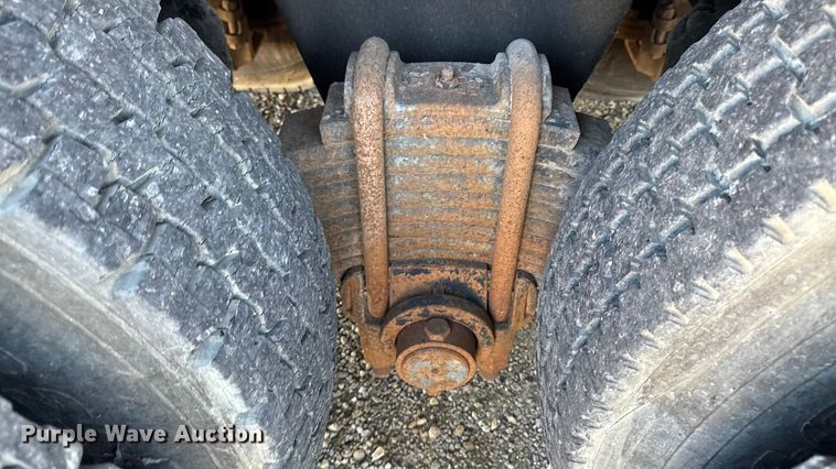 image for item EA2004 1996 Mack RB690S crane truck