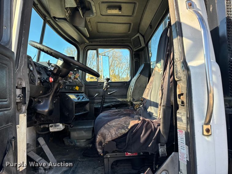 image for item EA2004 1996 Mack RB690S crane truck