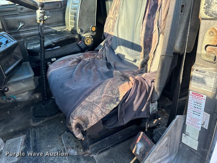 image for item EA2004 1996 Mack RB690S crane truck