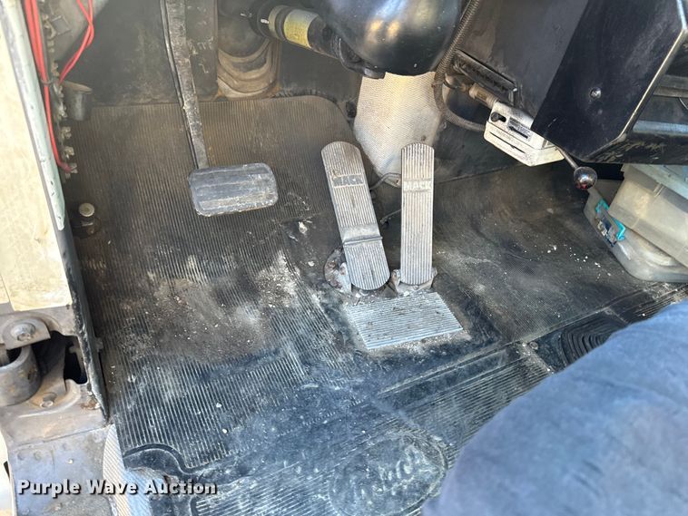 image for item EA2004 1996 Mack RB690S crane truck