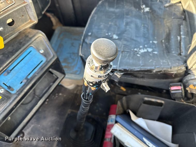 image for item EA2004 1996 Mack RB690S crane truck