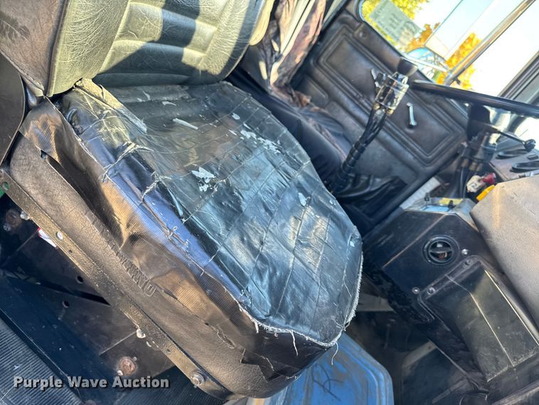 image for item EA2004 1996 Mack RB690S crane truck