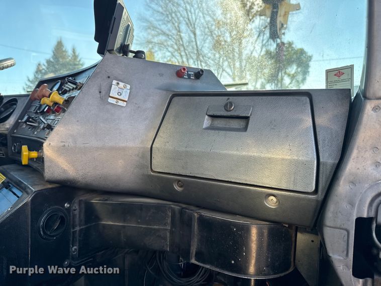 image for item EA2004 1996 Mack RB690S crane truck