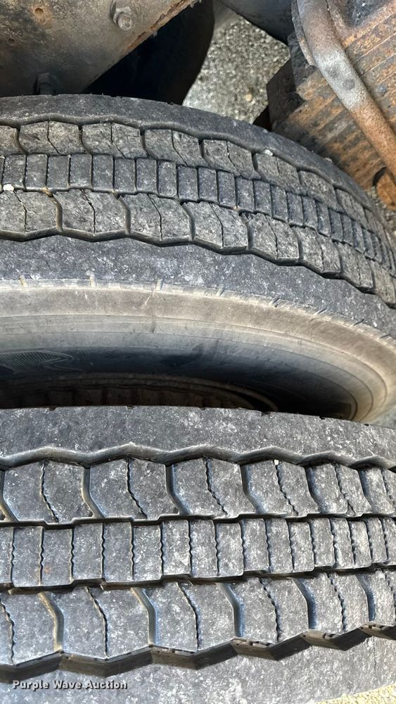 image for item EA2004 1996 Mack RB690S crane truck