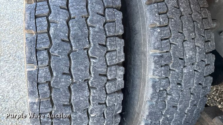 image for item EA2004 1996 Mack RB690S crane truck