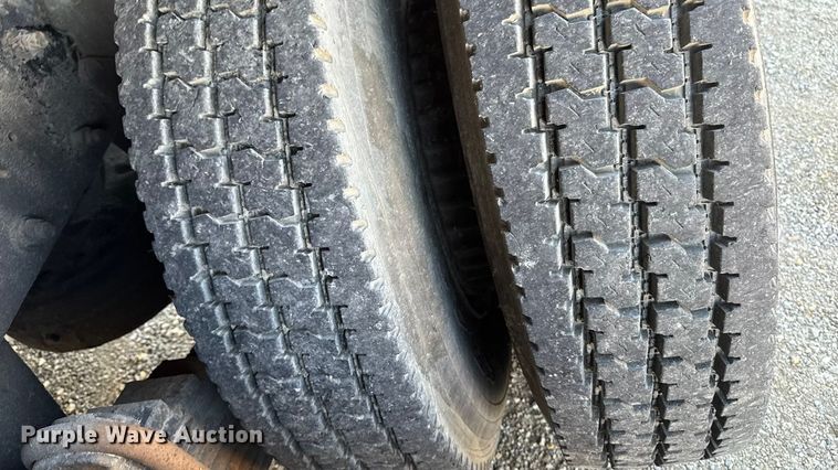 image for item EA2004 1996 Mack RB690S crane truck