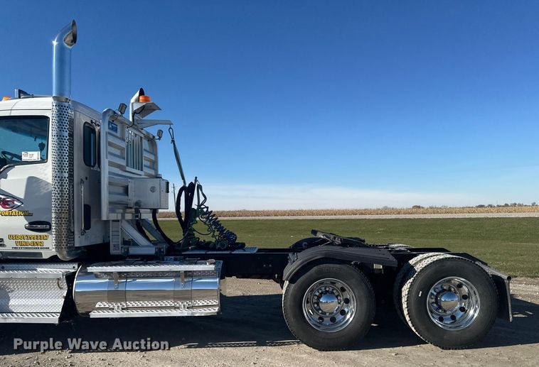 image for item EA2025 2020 Kenworth T880 semi truck