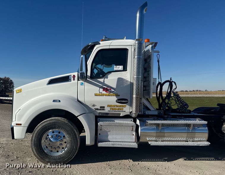 image for item EA2025 2020 Kenworth T880 semi truck