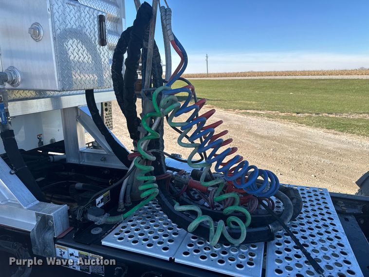 image for item EA2025 2020 Kenworth T880 semi truck