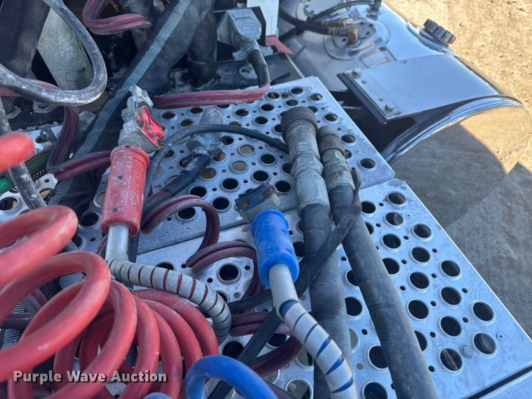 image for item EA2025 2020 Kenworth T880 semi truck