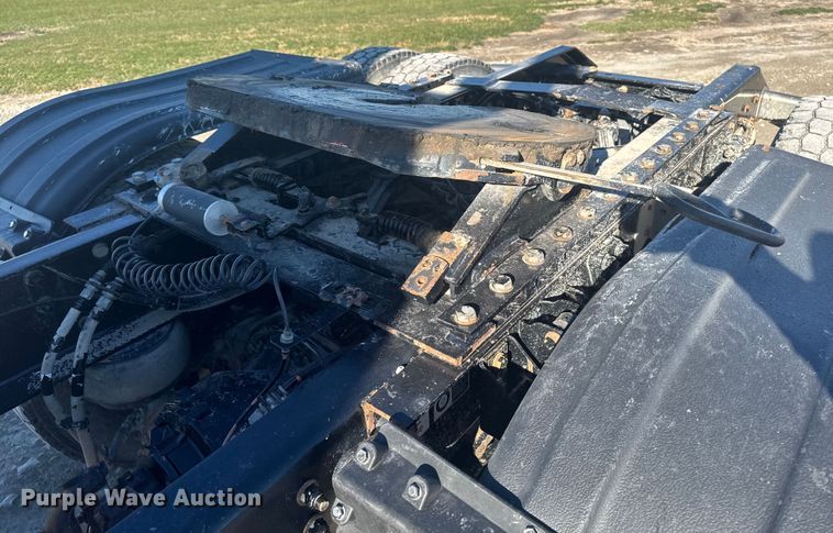 image for item EA2025 2020 Kenworth T880 semi truck