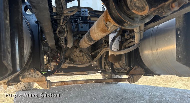 image for item EA2025 2020 Kenworth T880 semi truck