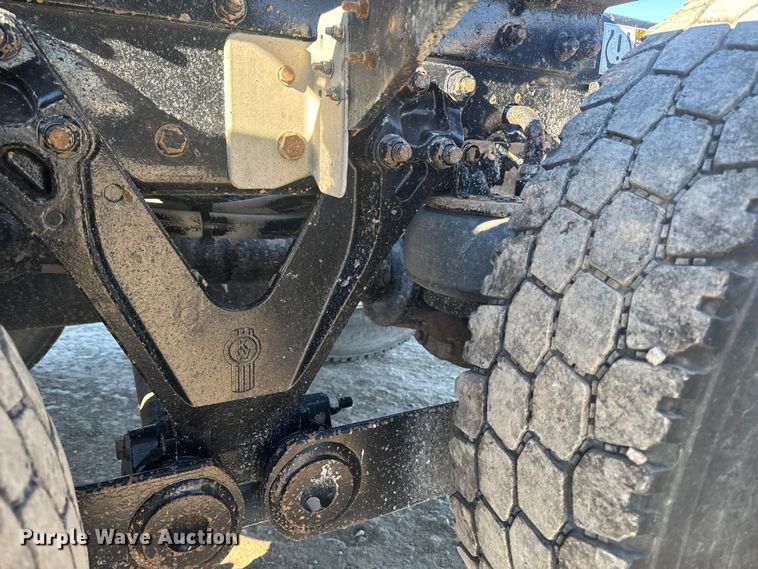 image for item EA2025 2020 Kenworth T880 semi truck