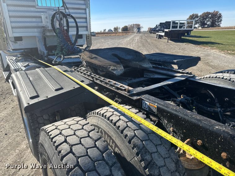 image for item EA2025 2020 Kenworth T880 semi truck