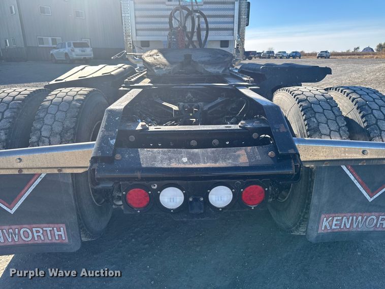 image for item EA2025 2020 Kenworth T880 semi truck
