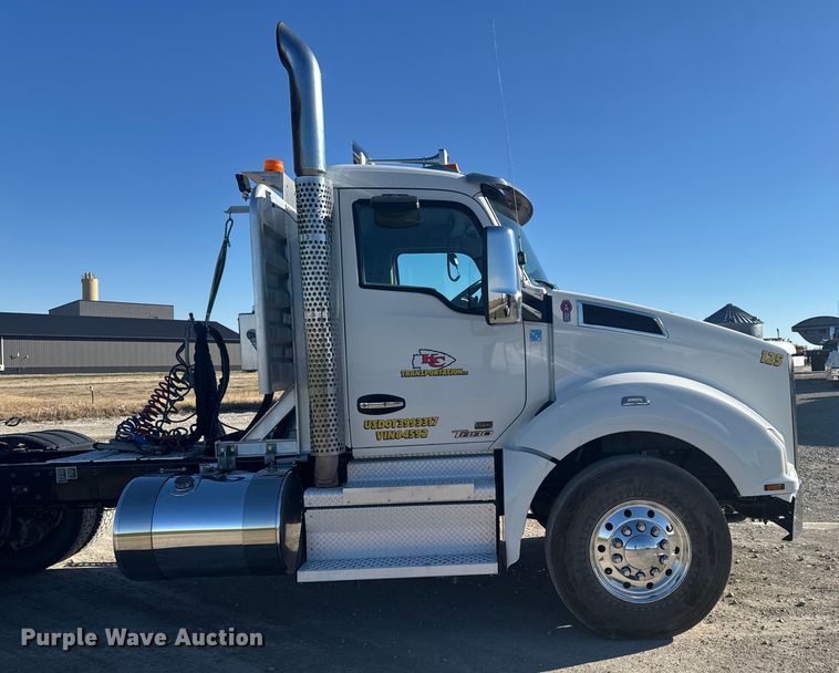 image for item EA2025 2020 Kenworth T880 semi truck