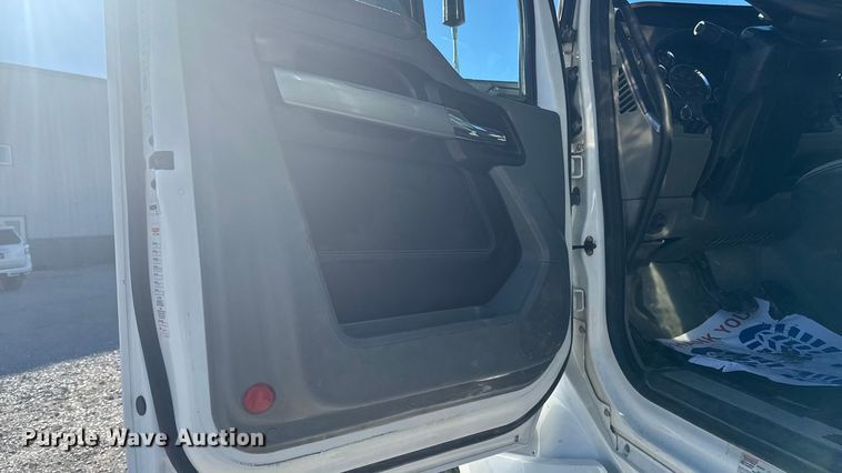 image for item EA2025 2020 Kenworth T880 semi truck