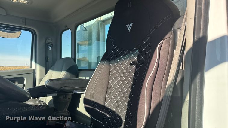 image for item EA2025 2020 Kenworth T880 semi truck