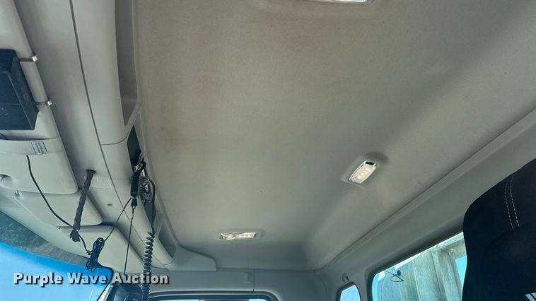 image for item EA2025 2020 Kenworth T880 semi truck