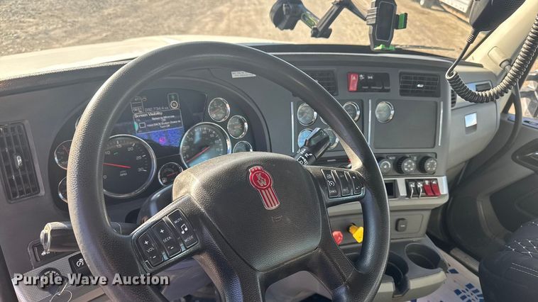 image for item EA2025 2020 Kenworth T880 semi truck